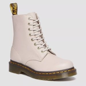 1460 Pascal Taupe Size 9